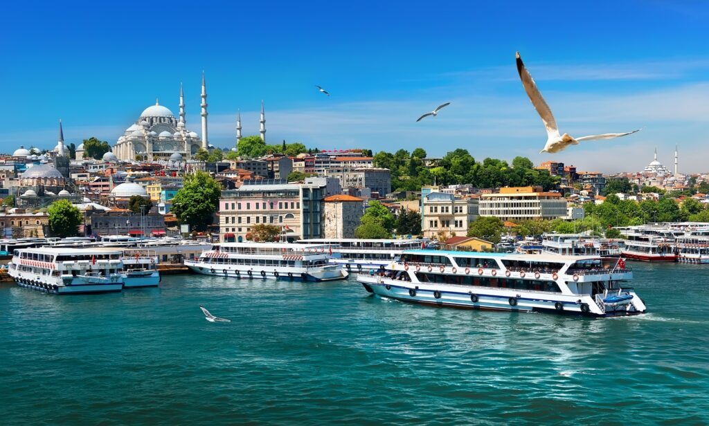 Boats in Istanbul-dhia holidays